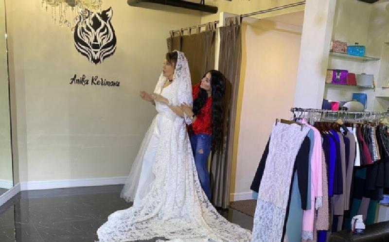 В свадебном платье Азизы с камнями Сваровски за 11 млн рублей выйдет замуж американка
