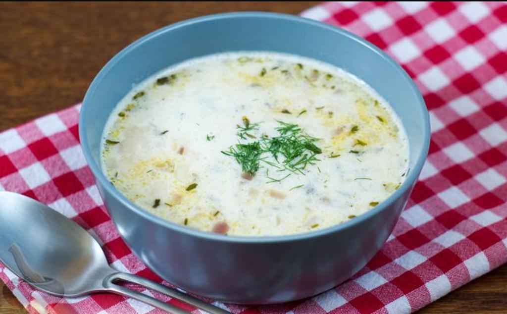 Крем-суп из белой фасоли с сырными чипсами. Палочка-выручалочка, когда меньше чем за час нужно приготовить полноценный обед