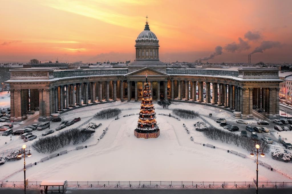 Многие туристы с удовольствием отметили День народного единства в Санкт Петербурге. А вот на Новый год лететь на берега Невы передумали