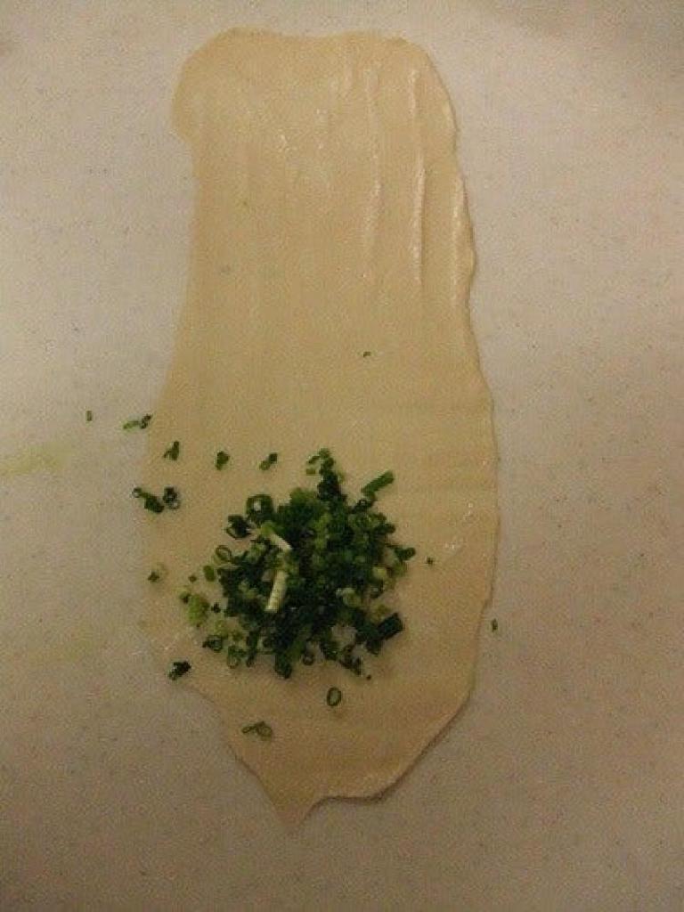 Нежная лепешка с зеленым луком: ароматная закуска на скорую руку