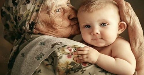 Самая чистая и совершенная любовь – любовь бабушек к своим внукам  