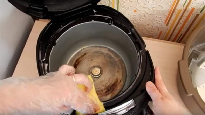 Можно мыть мультиварку в посудомоечной машине. Мультиварка Redmond нагревательный элемент. Паровой клапан в мультиварке редмонд. Мультиварка редмонд внутри. Мытье мультиварки.
