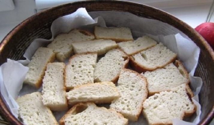 Когда хлеб черствеет, я его не выкидываю, а готовлю вкусный и сытный пирог