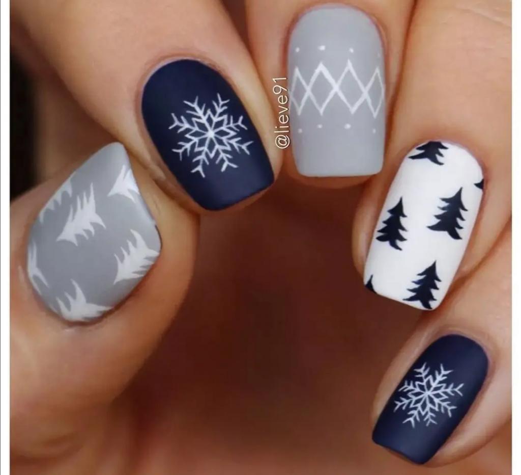 Новогодние рисунки на ногтях, которые по силам даже новичкам: смотрятся очень мило