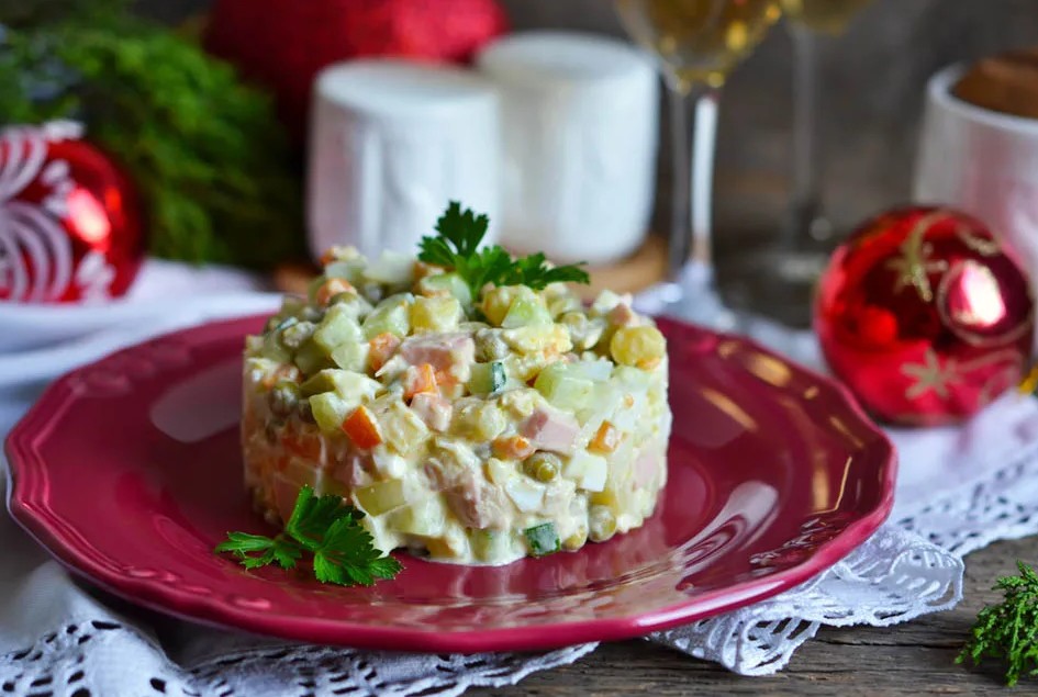 Из России с майонезом: салат оливье - это воспоминания о далеком детстве, эмоциональный подъем и предвкушение будущего