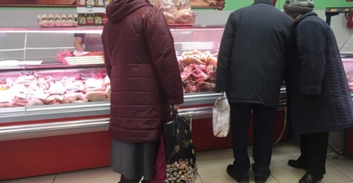 Пожилой грузин научил за 30 секунд отличать натуральное мясо от «сдобренного» химией, стоя прямо у прилавка. Фото способа