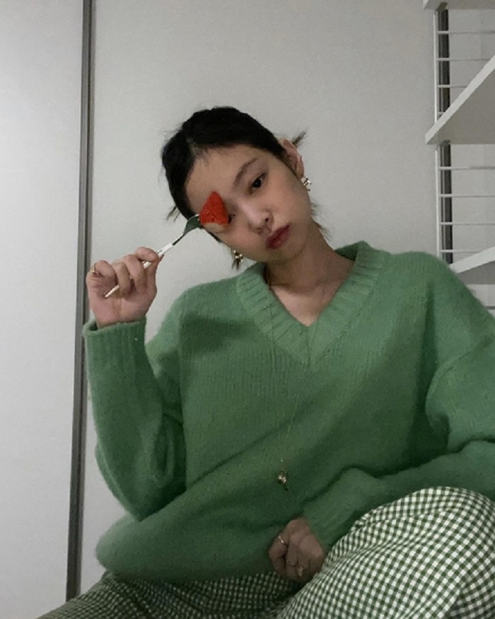Учимся одеваться в стиле корейской звезды: десять милых нарядов, которые легко повторить