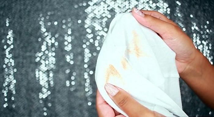 Эксперты рассказали, как не вымазать одежду тональным кремом: проверенные советы