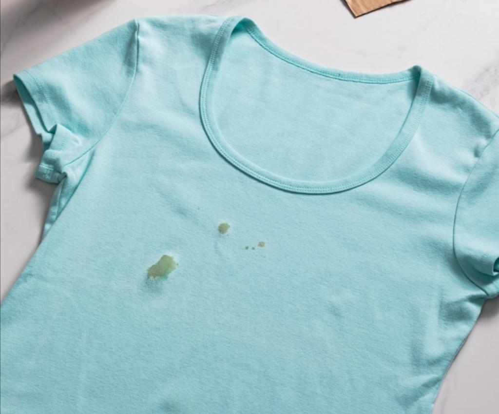 Как с помощью подручных средств удалить масляные пятна на одежде: действовать нужно быстро
