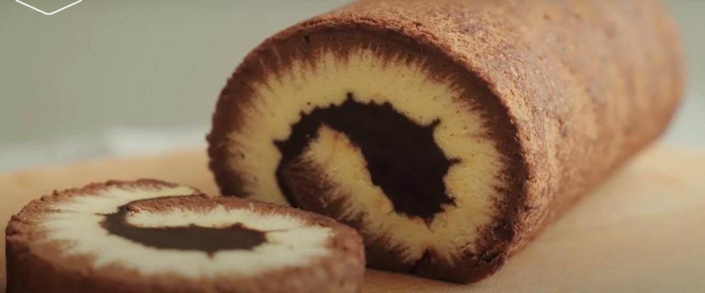 Бисквитный рулет  Шоколадный вихрь : получился настолько вкусный и красивый, что только его теперь и готовлю