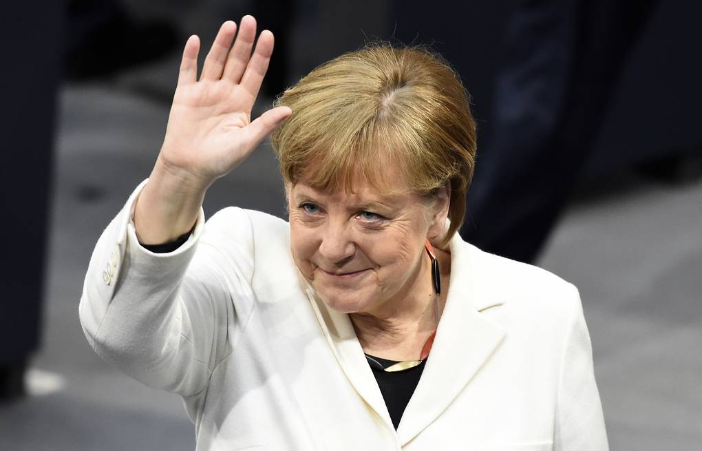 Германия попрощалась с Ангелой Меркель шестью минутами горячих аплодисментов