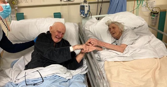 Супружеская пара прожила вместе 70 лет и взявшись за руки ушли в один день