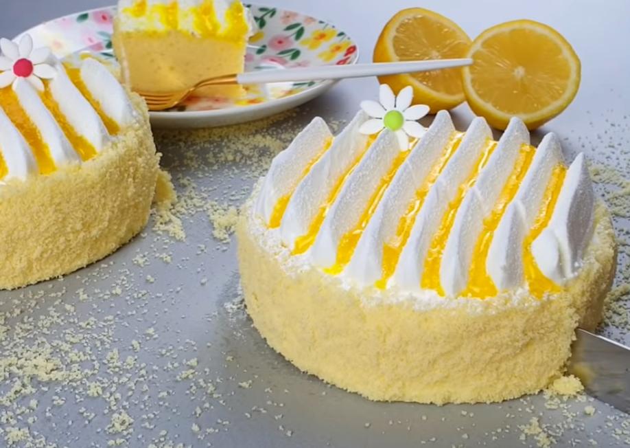 Лимонный торт в суффиксе полного. Торт Лимончелло лимонный курд. Маковый торт с лимонным курдом. Маковый бисквит с лимонным курдом. Украшение лимонного торта.