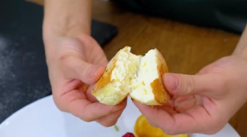 Пышные и нежные: как быстро приготовить настоящие сырники из самых простых ингредиентов