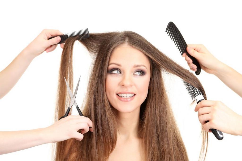 Не срывайтесь, если вам предлагают купить шампунь: парикмахеры раскрыли наиболее раздражающее их поведение клиентов во время процедур по уходу за волосами