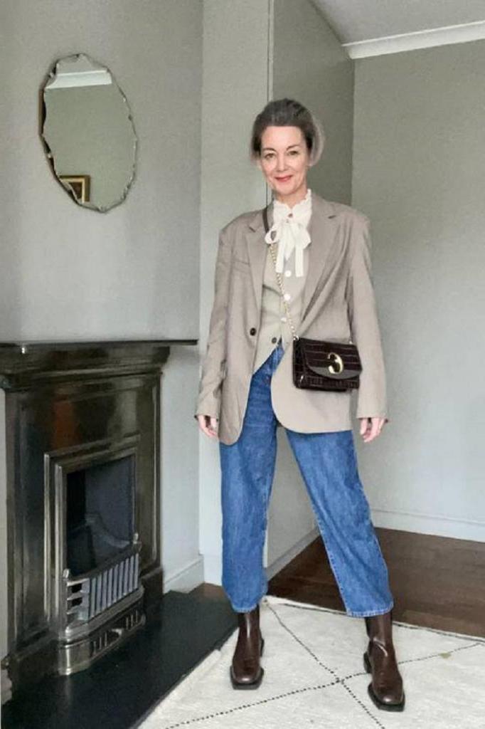 «Мне 49, и я не стесняюсь надевать подростковую одежду»: женщина показала модные луки на весну