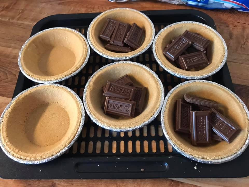 Кладу в тарталетку шоколад, зефир и отправляю в духовку: вкусный пирог за 10 мин