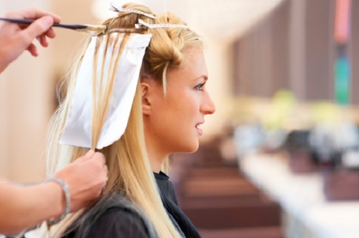 Зависит от оттенка и техники окрашивания: как часто красить волосы, чтобы им не навредить