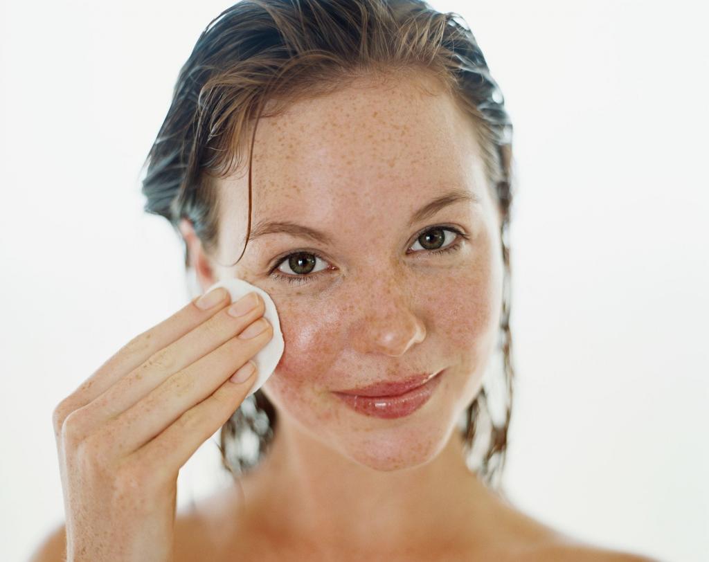 Подтягивает кожу: 5 способов сделать рисовый тоник для лица