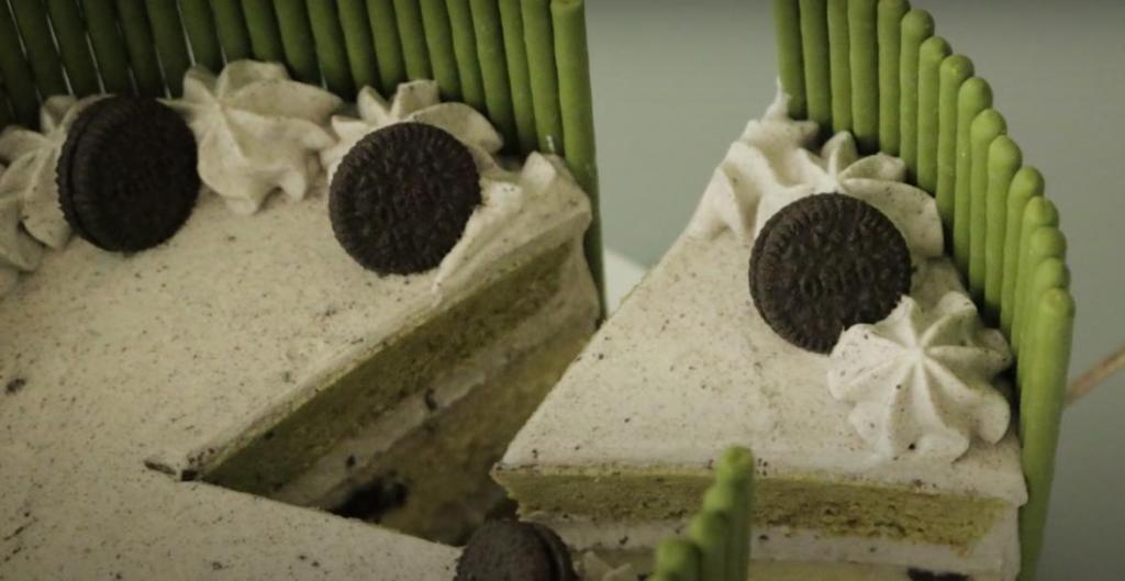 Десерт, в который можно влюбиться за один лишь вид, не говоря уже о вкусе: готовим тортик с печеньем  Орео  и чаем матча
