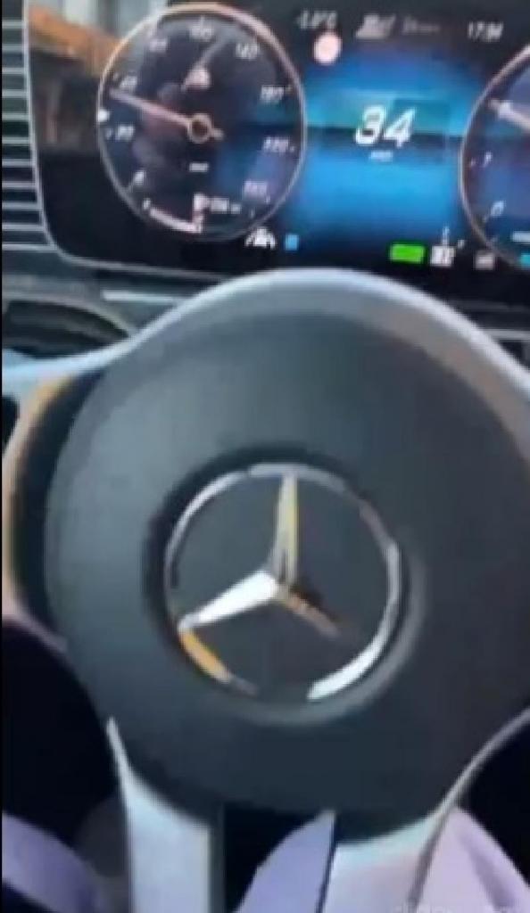 «Подарил»: Агата Муцениеце похвасталась новеньким внедорожником Mercedes-Maybach
