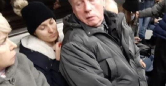 Как отомстил 60 летний мужчина, когда ему не уступили место в метро