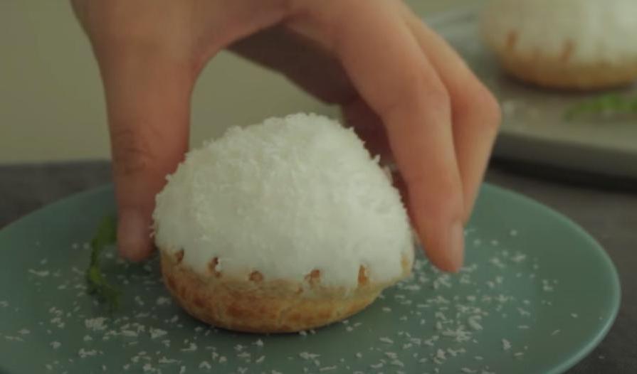 Влюбляемся с первого укуса: как приготовить воздушное пирожное с кокосом
