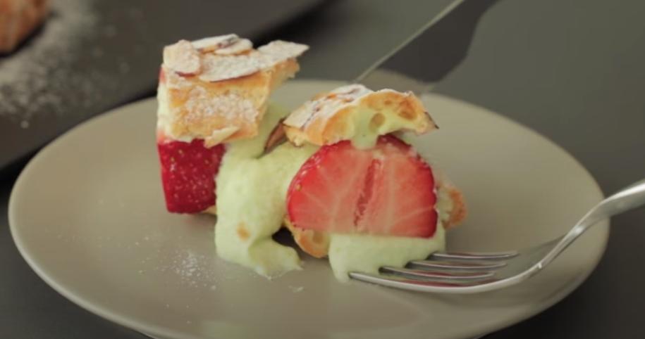  Париж Брест  – необычный торт в форме кольца: десерт с клубникой и фисташковым кремом