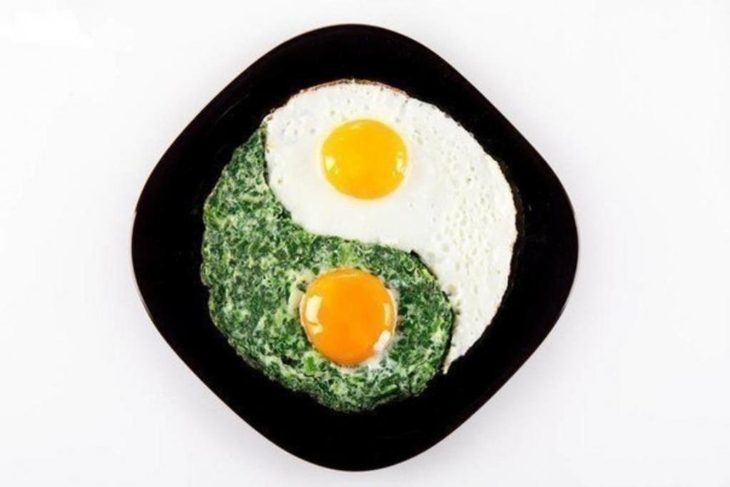Немного фантазии   и обычная яичница превратится в креативное блюдо: 6 идей для ее подачи