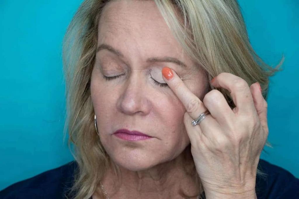 Как подкрасить нависшее веко: стильный макияж глаз для зрелых женщин