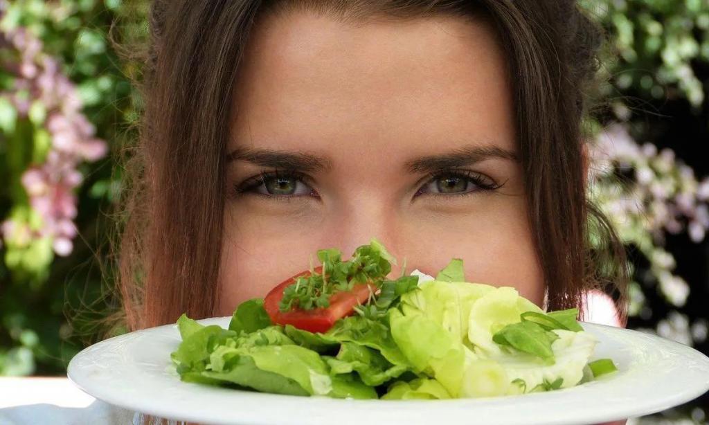 Чрезмерное потребление овощей вредит: почему женщинам надо есть минимум картофеля, горошка и кукурузы