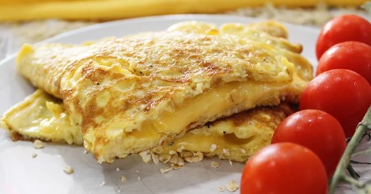 Как приготовить сырный овсяноблин: простой и быстрый завтрак для стройной фигуры