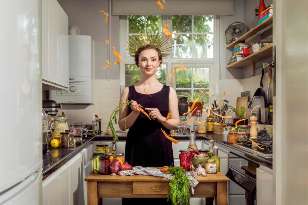 Диетолог Антонина Стародубова рекомендует россиянам чаще готовить дома, а не заказывать еду из ресторанов