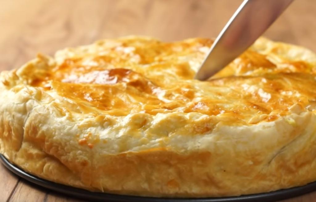 Пасхальный пирог с яйцами и сыром станет настоящим украшением праздничного стола: холодный он еще вкуснее