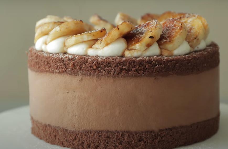 Шоколадно банановый тортик с аппетитным дизайном: рецепт