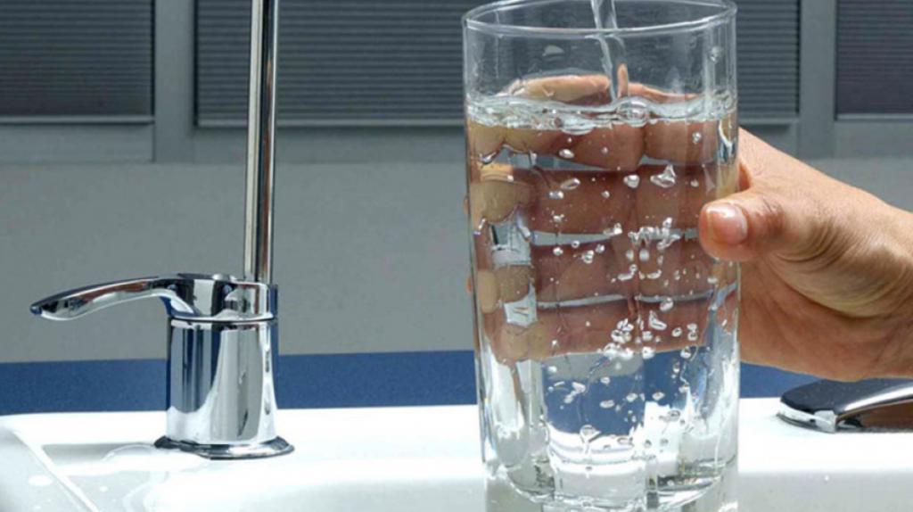 Терапевт рассказала, чем можно заболеть, если пить воду из-под крана