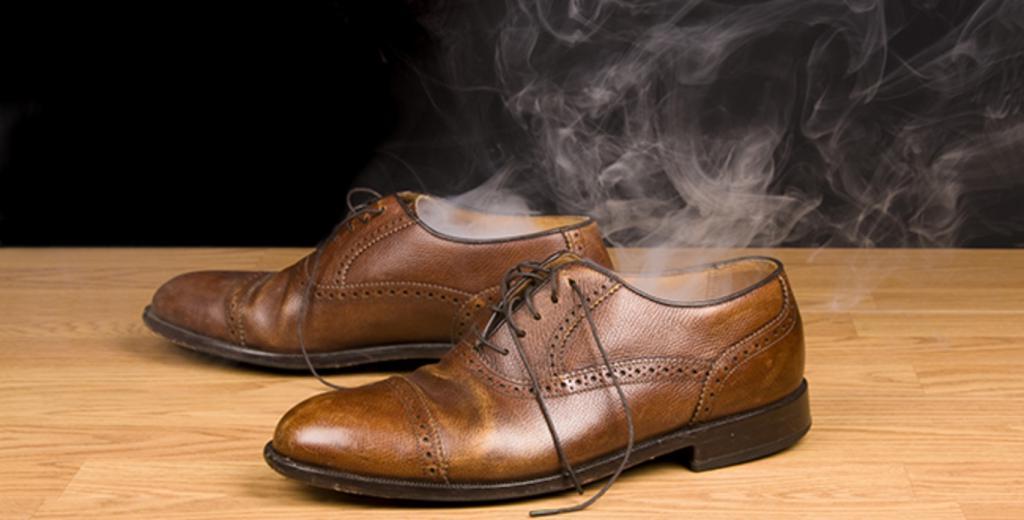 Как очистить обувь от посторонних запахов. Используем кофейную гущу, соду и старые колготки