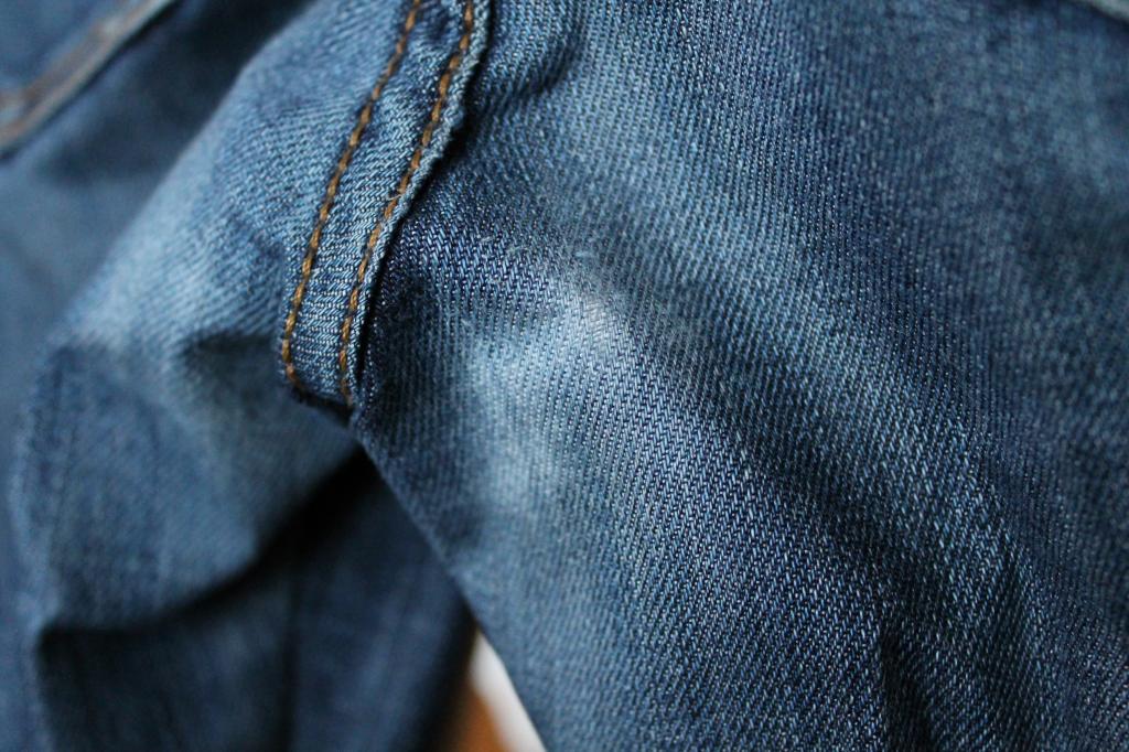 Как вернуть цвет потертым местам на джинсах. Берем на заметку несколько простых способов