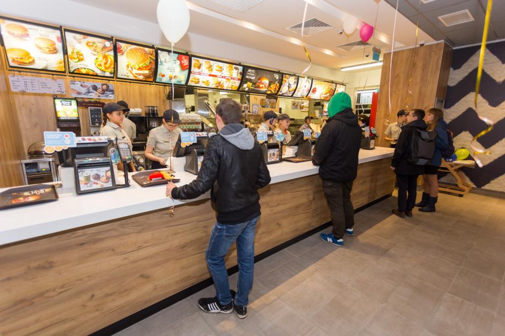 Без консервантов: McDonald's анонсировал новый сэндвич с хрустящим цыпленком, полностью раскрыв его состав