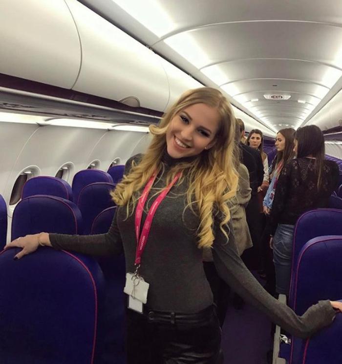 Самая красивая стюардесса в мире: по мнению многих интернет пользователей, это 25 летняя Соня Греса из Венгрии