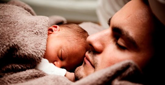 О том, как я не спал после рождения дочери, а жена спала…