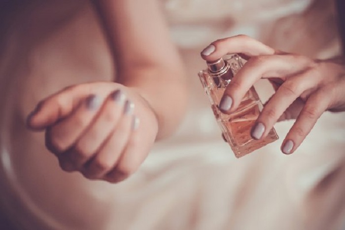 Не всегда парфюм дарит приятный аромат: одни духи наносят вред, а другие сигнализируют о проблемах со здоровьем