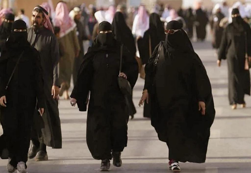 Женщинам в Саудовской Аравии разрешили жить одним, без попечителей и опекунства
