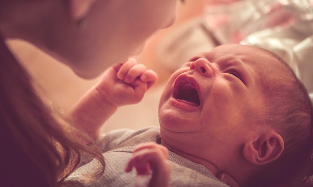 Как успокоить грудного малыша меньше чем за минуту: лайфхак для молодых мам