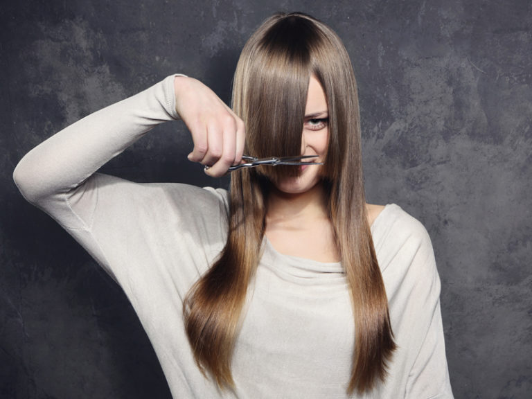 Почему нельзя стричь волосы самостоятельно: народные приметы, которые стоит знать