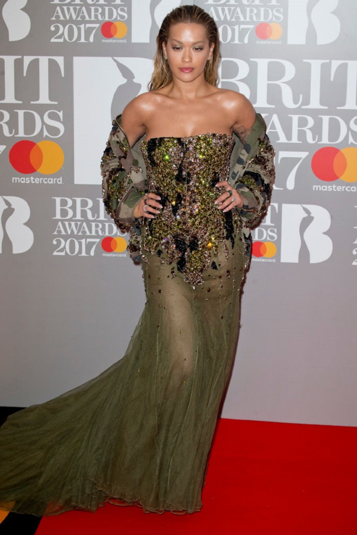 Этим бесстыжим платьям суждено переплюнуть все наряды на Brit Music Awards! Ужас какой-то.