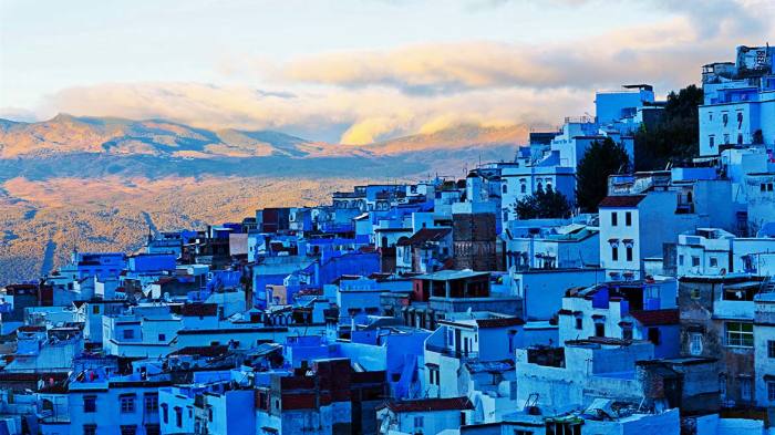 «Голубая жемчужина» Марокко: тысяча оттенков синего на улицах священного города  Шефшауэна