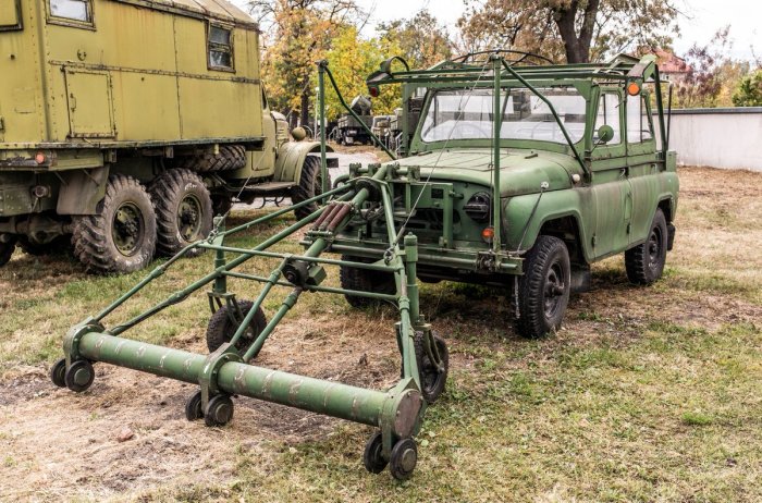 Для чего в СССР выпускали УАЗ-469 с двумя рулями
