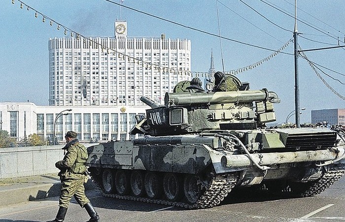 Т-80: последний танк Советского Союза, которому довелось пострелять по «Белому дому»