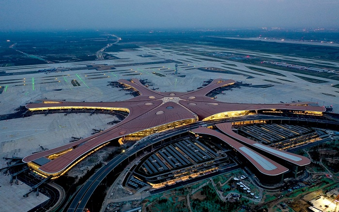 В Пекине открылся крупнейший аэропорт мира, одно из последних творений легендарной Захи Хадид